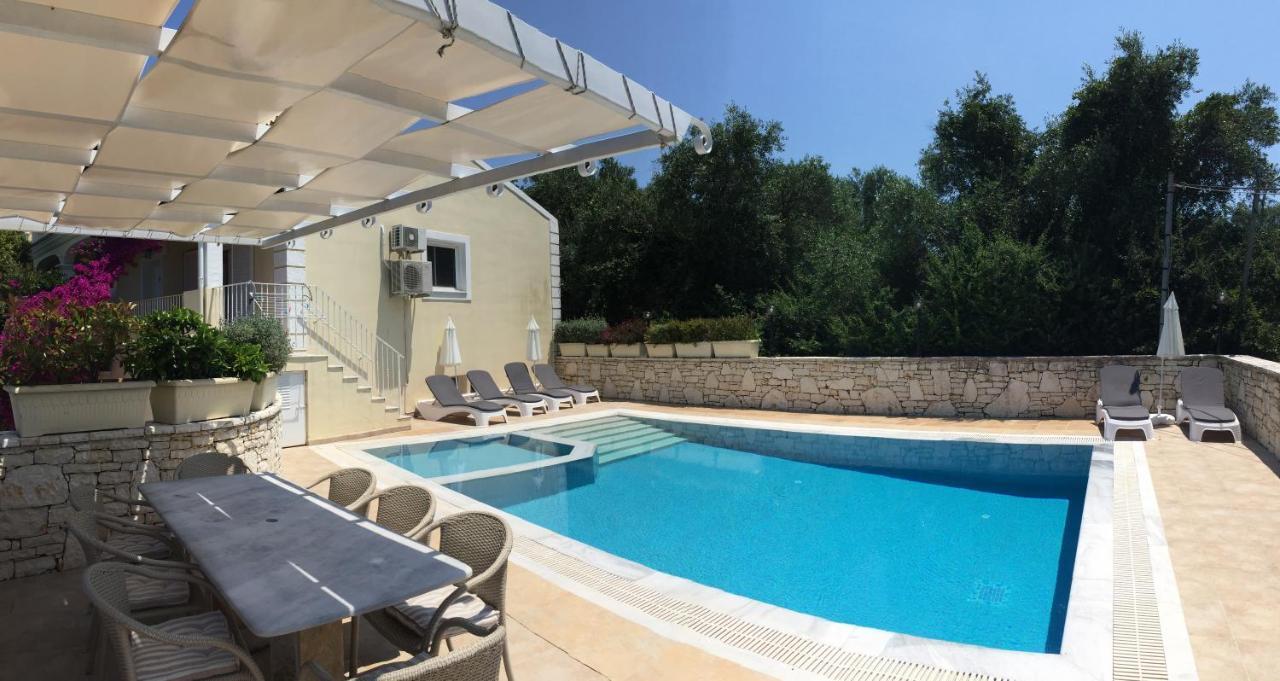Villa Petrino - Central Flat Location Within Kassiopi. Sleeps 8 Exterior foto