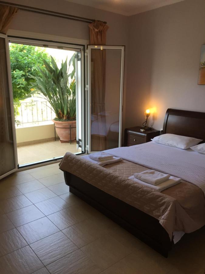 Villa Petrino - Central Flat Location Within Kassiopi. Sleeps 8 Exterior foto