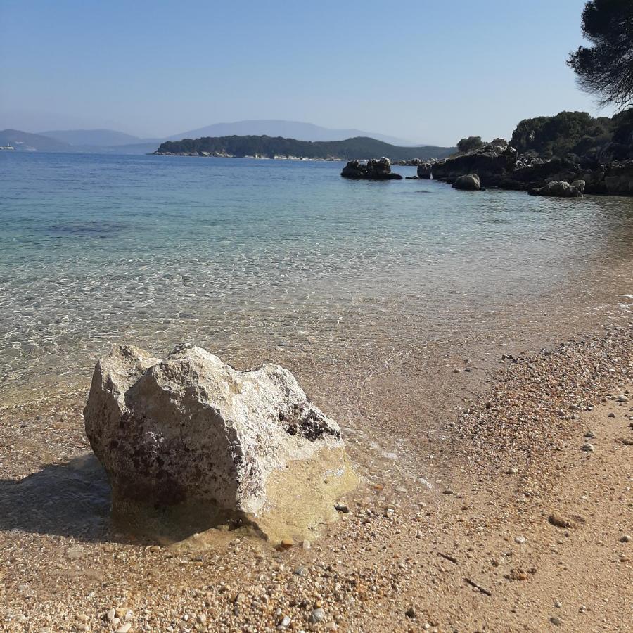 Villa Petrino - Central Flat Location Within Kassiopi. Sleeps 8 Exterior foto
